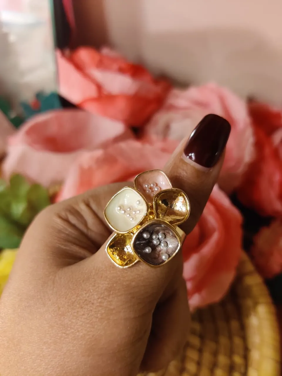Finger ring adjustable. - Image 2